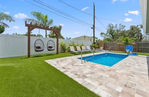 St. Petersburg - Clearwater House | StPeteBeachBungalow-SltPool/golf/gameroom-Slps 10