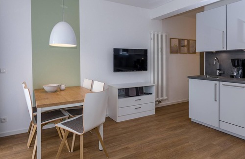 Bensersiel Apartment | Strandnahes Apartment mit Balkon Inkl. Parkplatz, Schwimmbad- & Saunanutzung