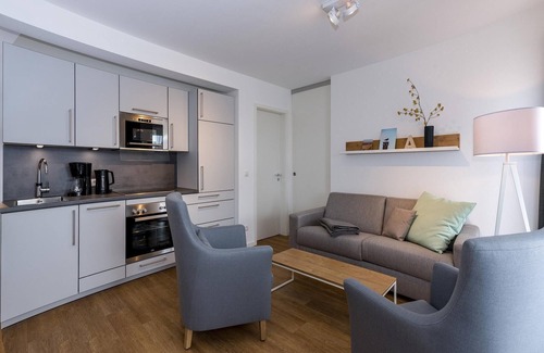 Bensersiel Apartment | Strandnahes Apartment mit Balkon Inkl. Parkplatz, Schwimmbad- & Saunanutzung