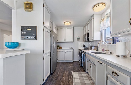 Oceano House | Strandcastle - Oceanview - Dog Yard - SO much Parking! - Steps from Sand
