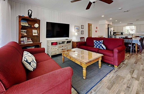 North Litchfield Beach House | Strandhaus, Pet Friendly, Short Walk to Beach