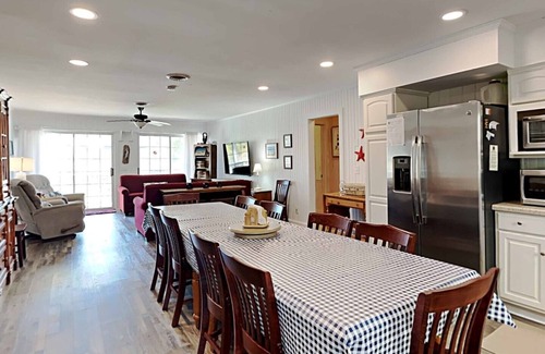 North Litchfield Beach House | Strandhaus, Pet Friendly, Short Walk to Beach