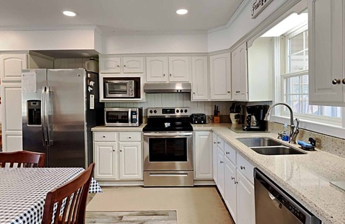 North Litchfield Beach House | Strandhaus, Pet Friendly, Short Walk to Beach