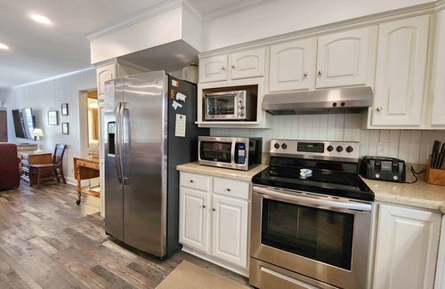 North Litchfield Beach House | Strandhaus, Pet Friendly, Short Walk to Beach