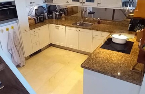 IJmuiden Apartment | Strandhuis in de duinen met uitzicht op zee.