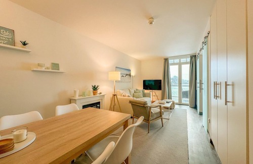 Wremen Apartment | Strandnahe Ferienwohnung mit Sauna, Sonnigem Balkon und Wunderschönem Landblick