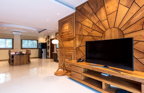 Sunset Road House | Strategic and Classic 3BR Family Villa at Seminyak