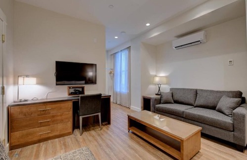 Downtown Victoria Hotel | Strathcona Hotel