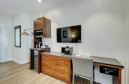 Downtown Victoria Hotel | Strathcona Hotel