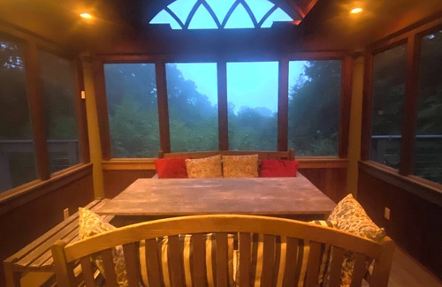 Stratton Mountain House | Stratton Mountain retreat with view, air conditioning and hot tub!