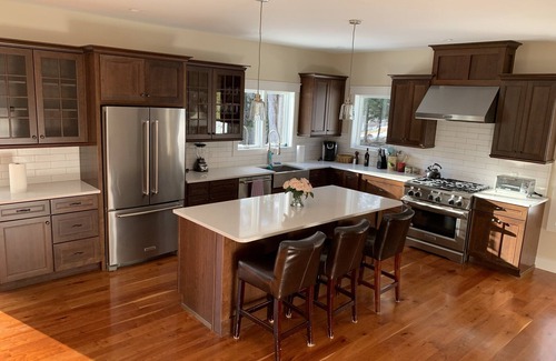 Stratton Mountain House | Stratton Ski Inn - Shuttle to ski - Golf course - Hot tub