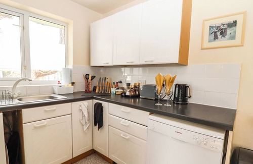Cricklade Cottage | STRAW COTTAGE, romantic, with a garden in Cricklade