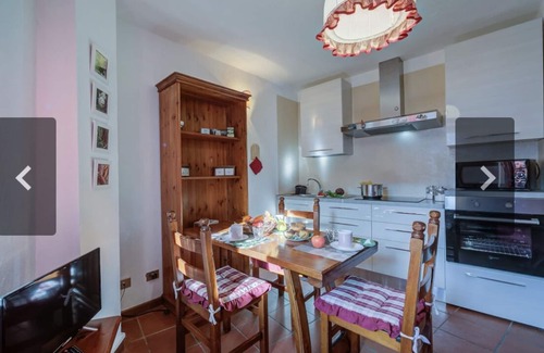 Gleise Apartment | Strawberry and wild cherry, two-room apartment in an ancient village