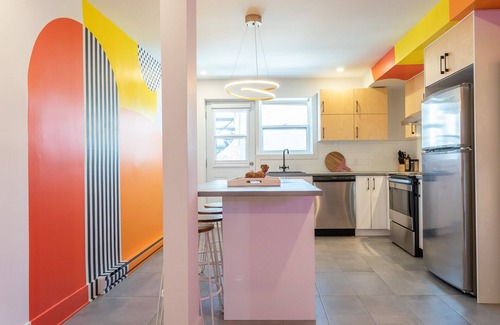 Francois-Perrault Apartment | Strawberry Stays! Secret to sweet dreams!