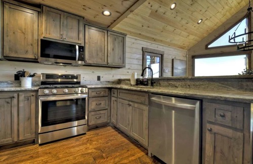 Mineral Bluff Cabin | Strawberry Sunset | Free Night Offer!