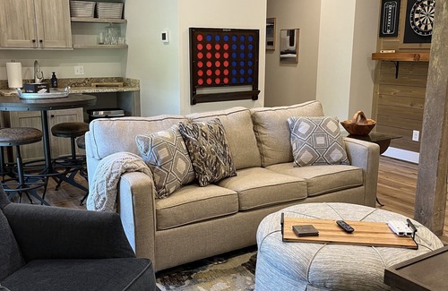 Blowing Rock House | Stream.Firepit.Downtown Blowing Rock. Newly renovated. Cozy!