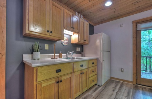 Walnut Mountain Cabin | Streams and Daydreams - Relax by the river!