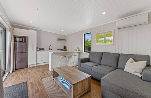 Waitahanui House | Streamside Fern Cabin