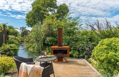 Waitahanui House | Streamside Fern Cabin
