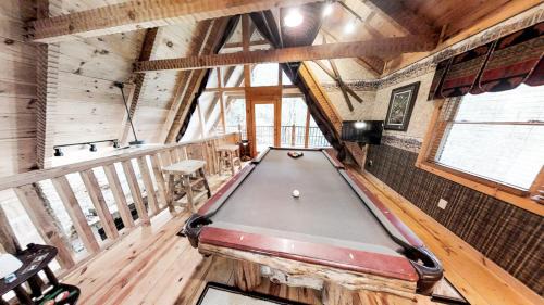 Gatlinburg - Pigeon Forge House | Streamsong Secluded Creek View Cabin