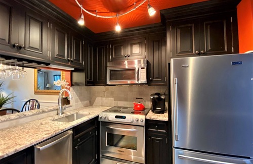 Brewster Condo | Street Level Chilton Village Apt, Renovated Kitchen & Bathrooms, 2 A/Cs, 6 Pool Passes (Fees Apply)