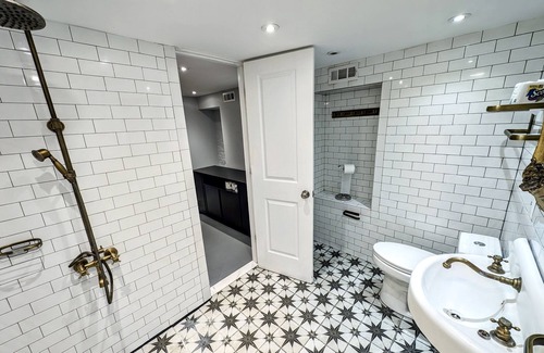 H Street Corridor House | Streetcars Union Station 4BR Capitol Hill Home