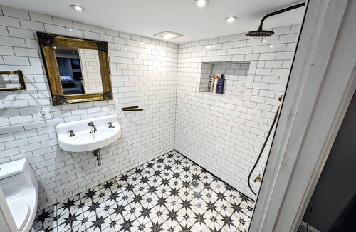 H Street Corridor House | Streetcars Union Station 4BR Capitol Hill Home