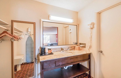 Vernon Hotel | Stress-Free Stay Near Gas Stations – Spacious Room with Parking Included