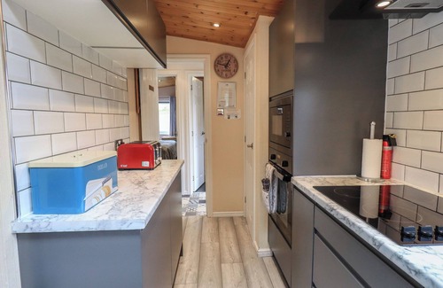 Troutbeck Cottage | STRIDING EDGE LODGE, family friendly, with hot tub in Windermere