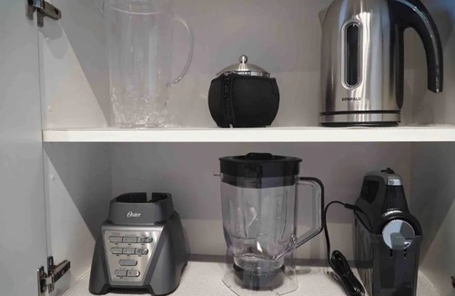 Spring Valley House | Strip View Home 8min to Strip- Private -Pool/Spa