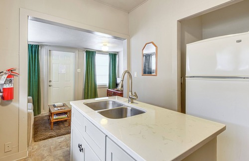 Bradenton Apartment | Stroll to Bradenton Riverwalk! Stylish Apartment