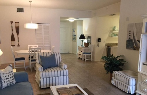Vanderbilt Beach Villa | STROLL TO VANDERBILT BEACH & DELNOR WIGGINS STATE PARK