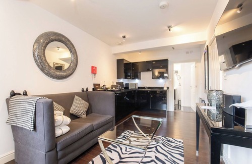 Cheltenham Apartment | Strozzi Palace Suites by Mansley