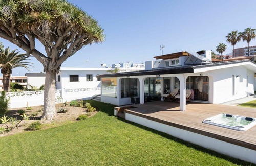 Punta del Hidalgo Villa | Stunning private villa for 5 people with WIFI, hot tub, TV, terrace, panoramic view and parking