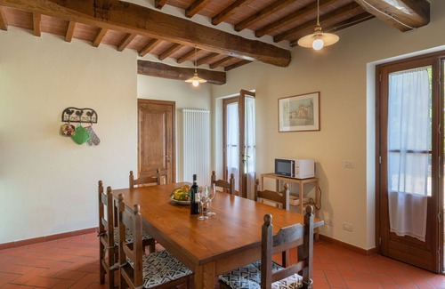 Monte San Savino Villa | Stunning private villa for 10 people with WIFI, private pool, TV, pets allowed and panoramic view