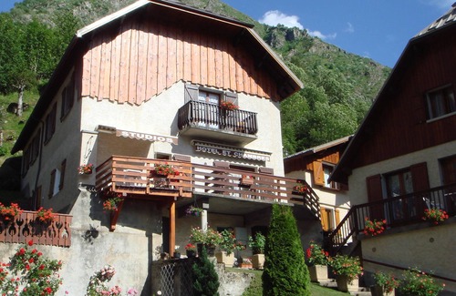 Pont des Oules Apartment | Studio 2 people 33 m2, large south balcony, magnificent mountain view, swimming pool