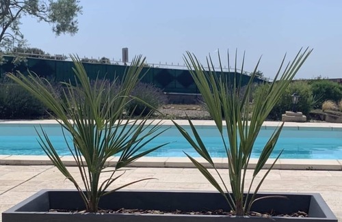 Saint-Saturnin-les-Avignon Apartment | Studio Le soleil couchant, in Provence near Avignon