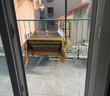 Saint-Lambert Apartment | Stud terras Ville Corniche 2 pers stat gratuit rue Modif suivt possib et accord exclusif