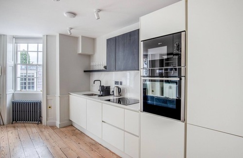 Holborn and Covent Garden Apartment | Student-Friendly Bloomsbury 1BR, near Dining & Stores, by Blueground