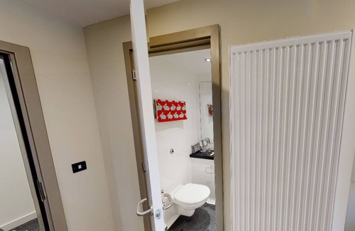 Cathedral Quarter Apartment | Student Only - Classy Room in Belfast City Center