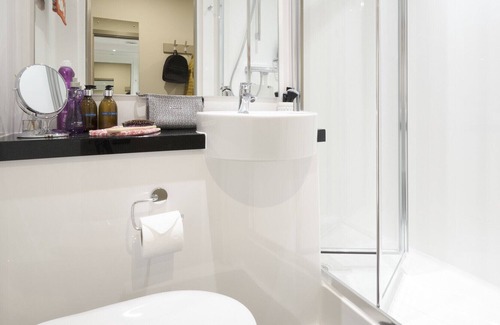 Cathedral Quarter Apartment | Student Only - Classy Room in Belfast City Center
