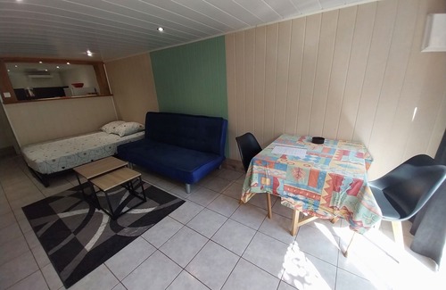 Saint-Germain-les-Corbeil Bed & Breakfast | Studio T1 Dans Résidence Pavillonnaire à 30km de Paris