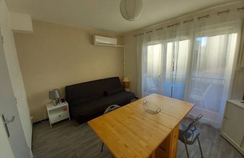 Saint-Nazaire Apartment | Studio à 40 Mètres de la Plage