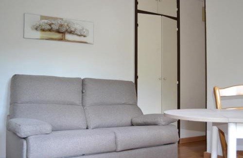 Amelie-les-Bains-Palalda Apartment | Studio à 100 mètres des thermes vue sur montagne.