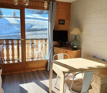 Station de Drouzin le Mont Apartment | Studio à la montagne draps non fournis