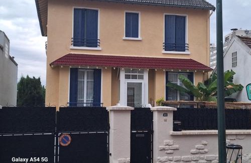 Epinay-sur-Seine Apartment | Studio équipé proche Stade de France