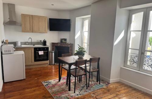 Pons Apartment | STUDIO 1 face au donjon