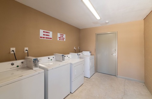 Park Forest - LA North House | Studio, 1 King Bed, Kitchenette - Non-Smoking