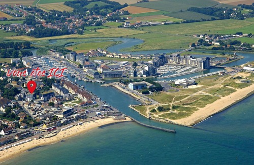 Courseulles-sur-Mer Apartment | Studio 100m from the sea and shops