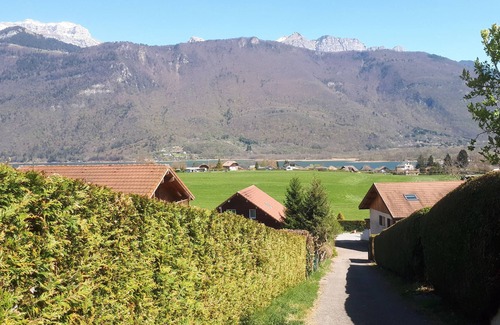 Chaparon Apartment | Studio *** 2-4 people on the ground floor with terrace a stone's throw from Lake Annecy